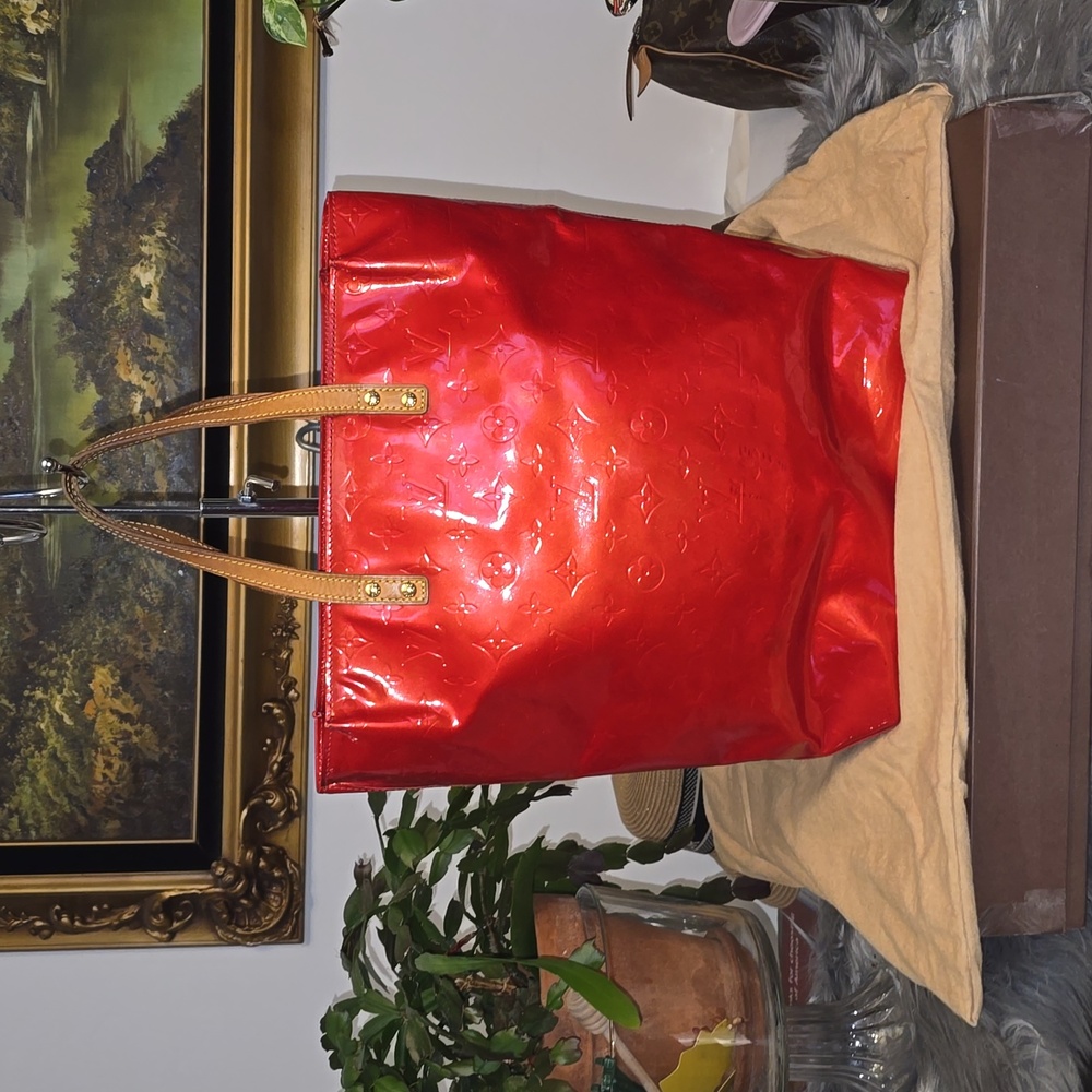 LOUIS VUITTON Vernis Red Tote bag